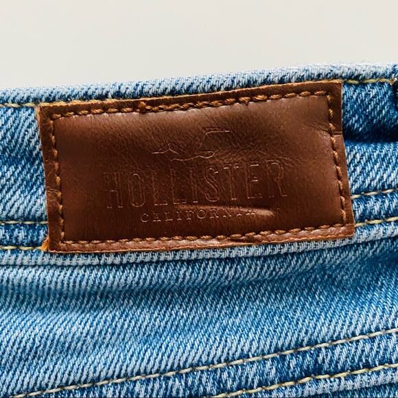 Hollister | Embroidered High-Rise Boyfriend Shorts 27 - Picture 3 of 8